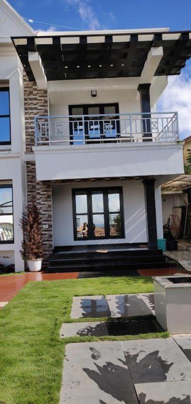 Sky Blue Resort Уті Екстер'єр фото
