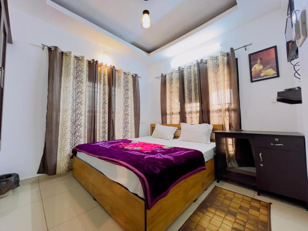 Sky Blue Resort Уті Екстер'єр фото